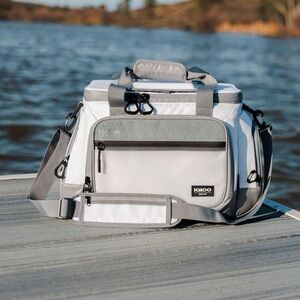 Igloo Gray and White 30 Can Cooler in Perfect Condition